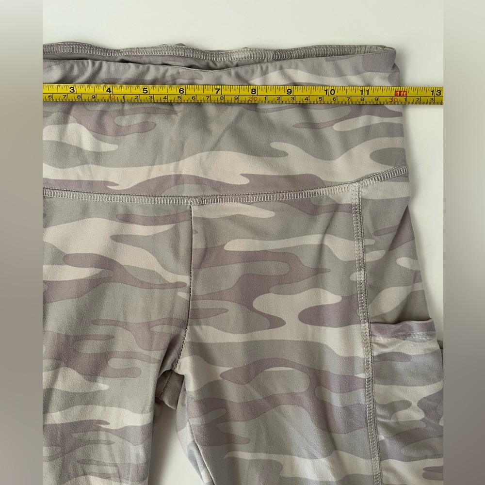 Hippie Rose | Women’s Gray Camouflage Leggings - Picture 7 of 10
